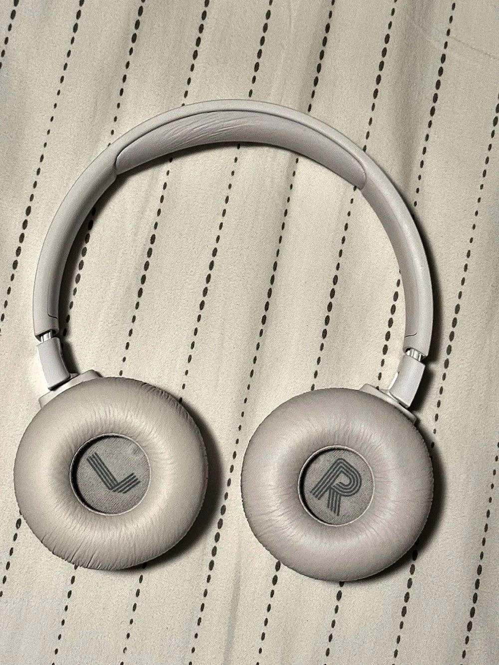 JBL Tune 670NC Wireless On-Ear Headphones White